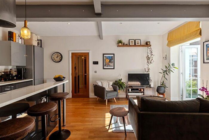 2 Bedroom Flat For Sale In Boltro Road, Haywards Heath, RH16