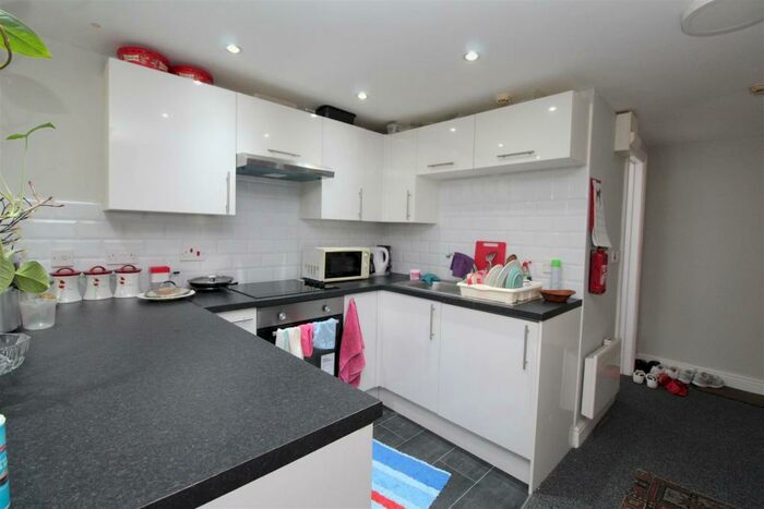 1 Bedroom Flat To Rent In Llantrisant Street, Cardiff, CF24