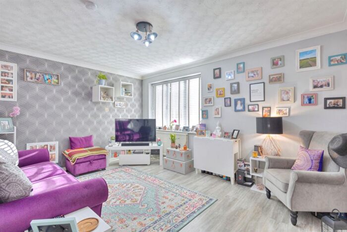 1 Bedroom Detached Bungalow For Sale In Derby Road, Northampton, NN1