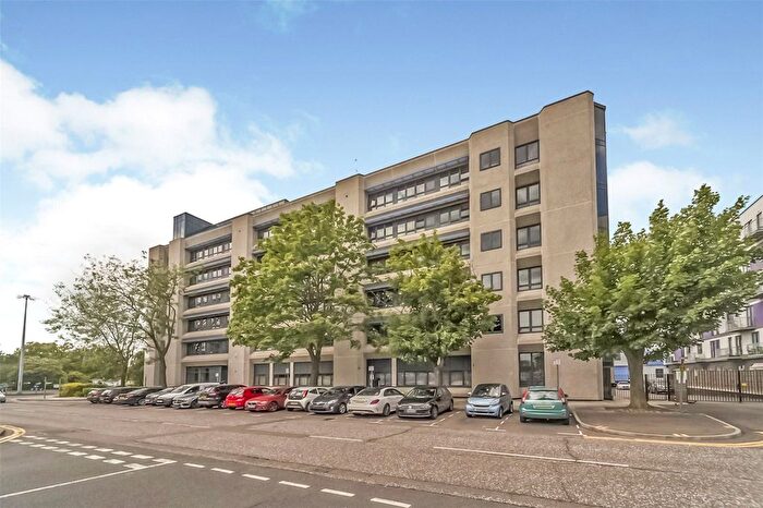 1 Bedroom Flat For Sale In Skyline House, Swingate, Stevenage, Hertfordshire, SG1