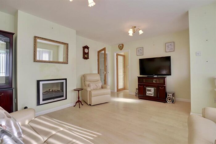 2 Bedroom Bungalow For Sale In Chalkridge Road, Drayton, Portsmouth, PO6