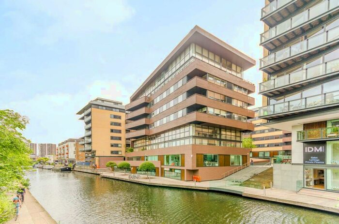 2 Bedroom Flat To Rent In Gainsborough Studios, Islington, London, N1