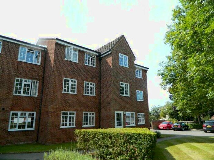 1 Bedroom Flat To Rent In Ravenscroft Court, RH12