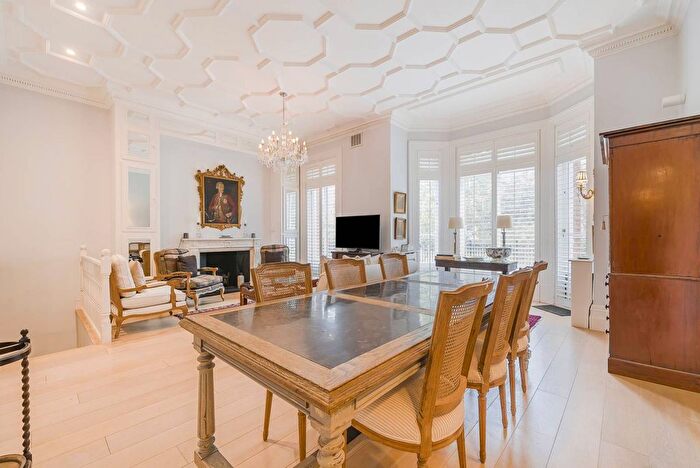 3 Bedroom Flat To Rent In Sloane Gardens, Sloane Square, London, SW1W