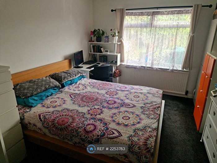 2 Bedroom Maisonette To Rent In Bridge Road, Isleworth, TW7