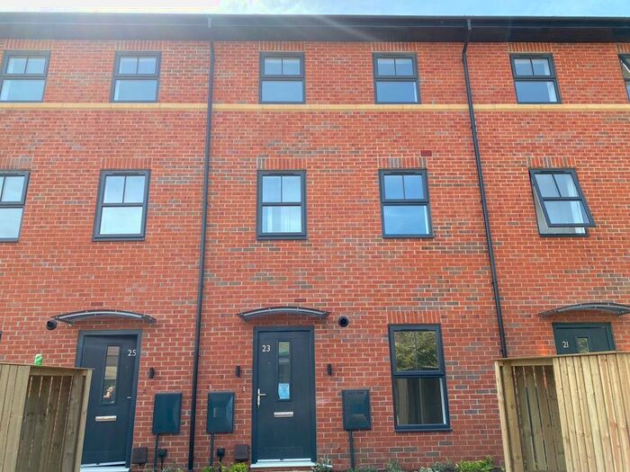 2 Bedroom Town House To Rent In New Bold Street, Nottingham, Nottinghamshire, NG8