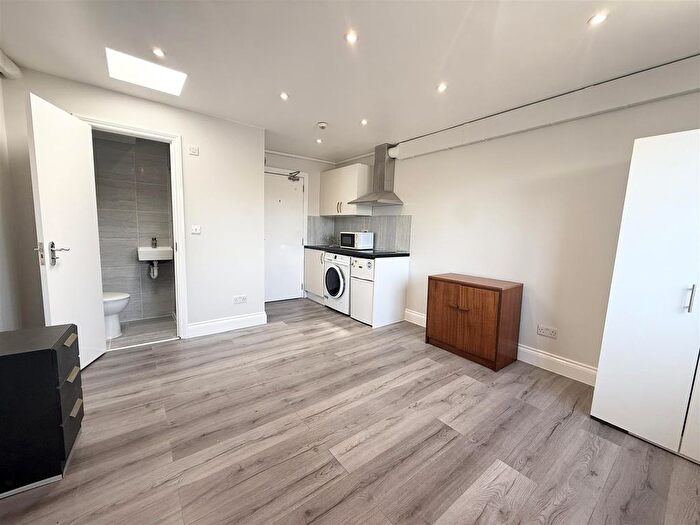 Studio To Rent In Craven Park Road, Hackney, N15