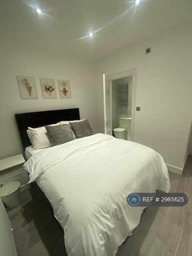 3 Bedroom Flat To Rent In Village Way East, Harrow, HA2
