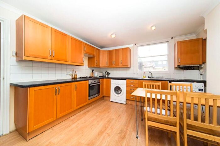3 Bedroom Flat To Rent In Comyn Road, SW11