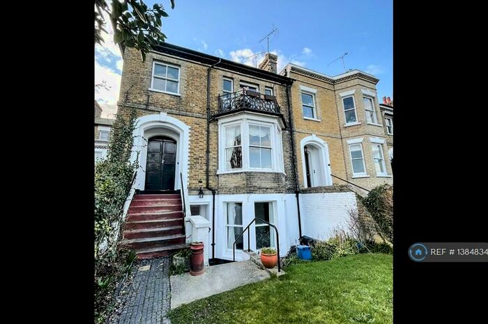 1 Bedroom Flat To Rent In Prittlewell Square, Southend-On-Sea, SS1