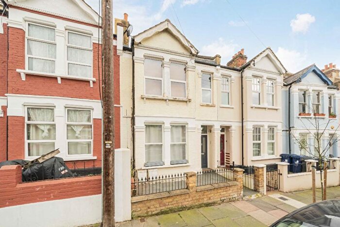 2 Bedroom Flat For Sale In Berrymead Gardens, Acton, W3