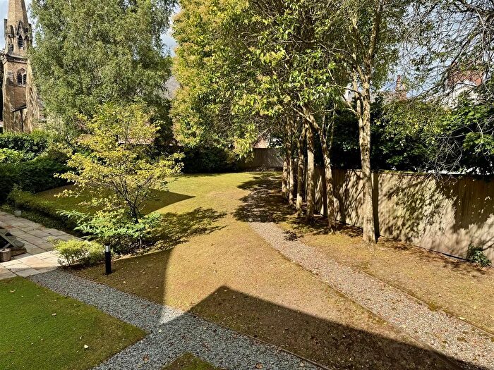 2 Bedroom Flat For Sale In Cavendish Road, Bowdon, WA14