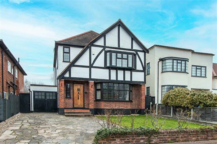 4 Bedroom Detached House To Rent In Shelley Grove, Loughton, Essex, IG10