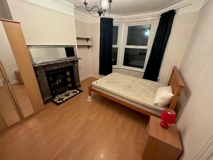 4 Bedroom Terraced House To Rent In Totterdown Street, London, SW17