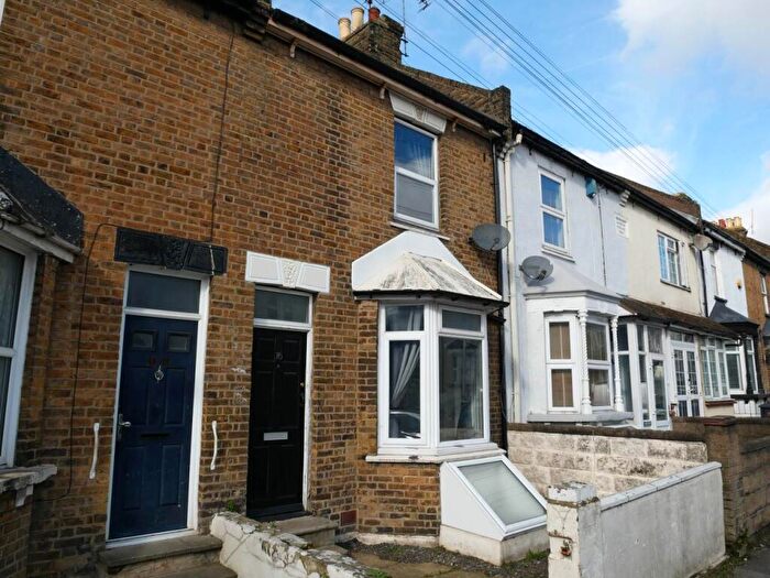 2 Bedroom House To Rent In Ingram Road, Gillingham, Kent, ME7