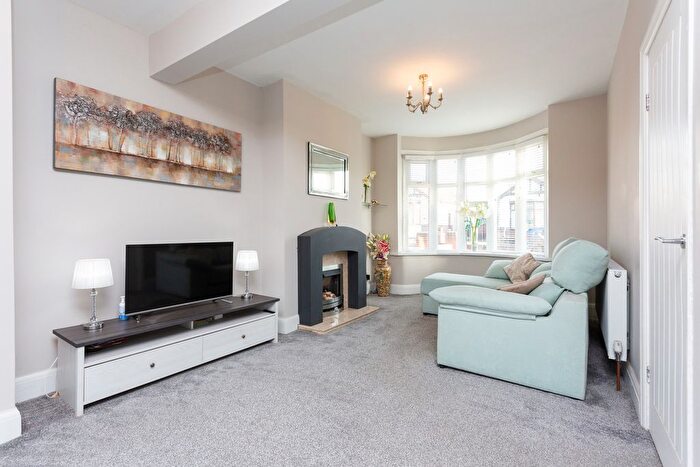 3 Bedroom Semi-detached House For Sale In Avenue Road, Blackpool, FY3