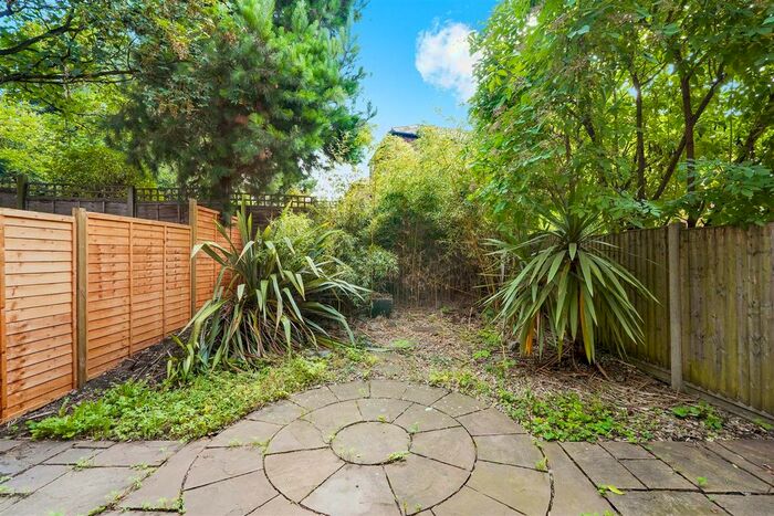 2 Bedroom Flat To Rent In Neasden Lane, London, NW10