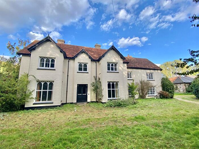 5 Bedroom Detached House For Sale In The Street, Weybread, IP21