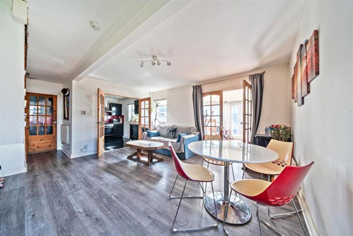 2 Bedroom Semi-Detached House For Sale In Farrant Close, Bristol, BS4