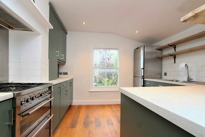3 Bedroom Apartment To Rent In Crescent Road, Alexandra Park, N22