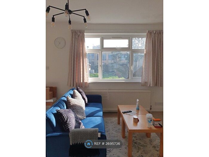 3 Bedroom Bungalow To Rent In Southall, Southall, UB1