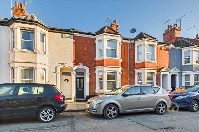 3 Bedroom Terraced House To Rent In Holly Road, Abington, Northampton, NN1