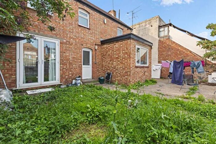 3 Bedroom Property For Sale In East Avenue, Hayes, UB3