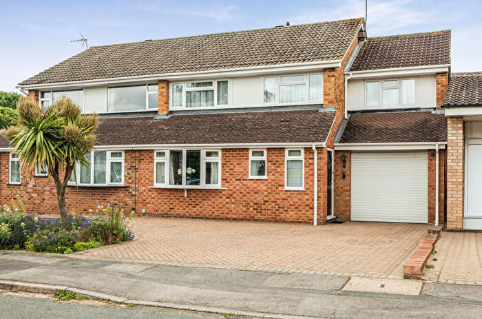 4 Bedroom Semi Detached House For Sale In Charwood Road, Wokingham, Berkshire, RG40