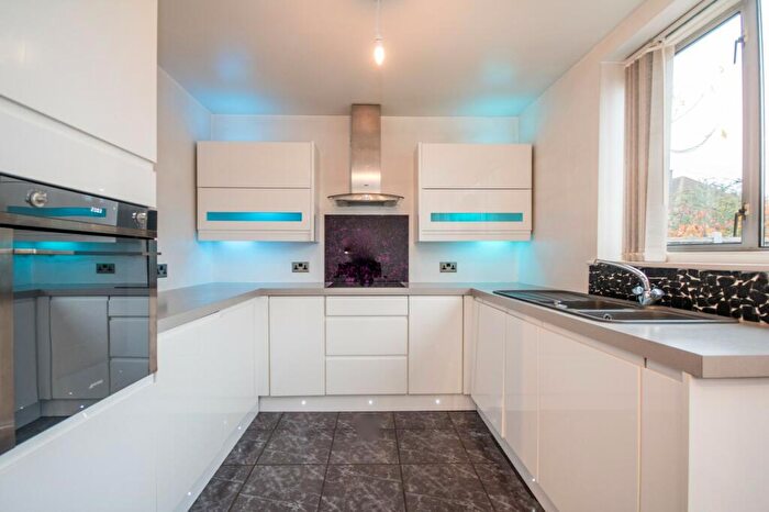 2 Bedroom End Of Terrace House To Rent In Bentry Road, Dagenham, Essex, RM8