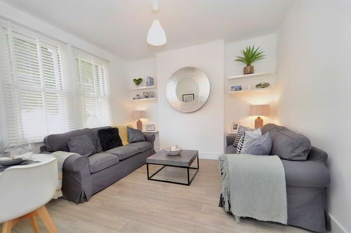 2 Bedroom Flat To Rent In Reynolds Road, Chiswick, W4