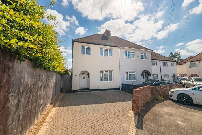 3 Bedroom Semi-Detached House For Sale In Charter Road, Slough, SL1