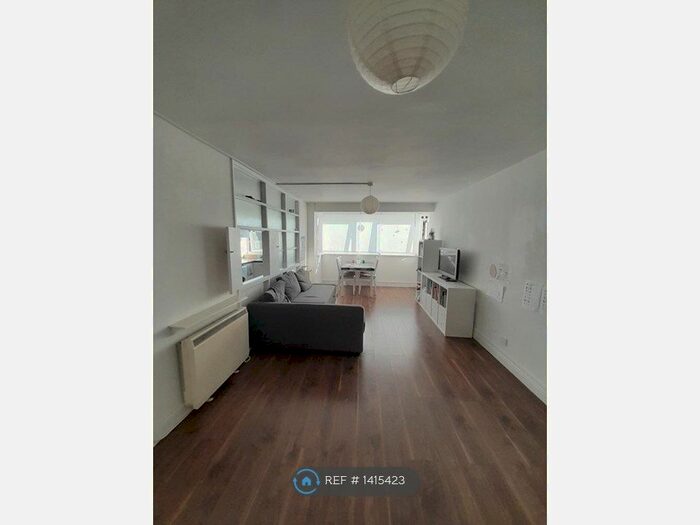 2 Bedroom Flat To Rent In Deanswood, London, N11