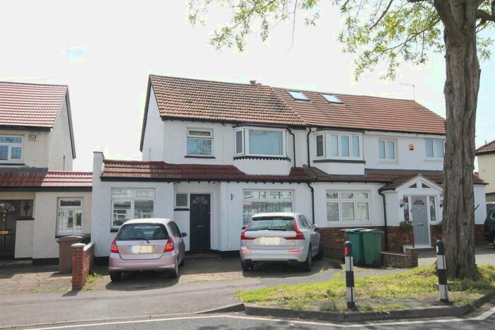 4 Bedroom Semi-Detached House To Rent In Erskine Road, Sutton, SM1