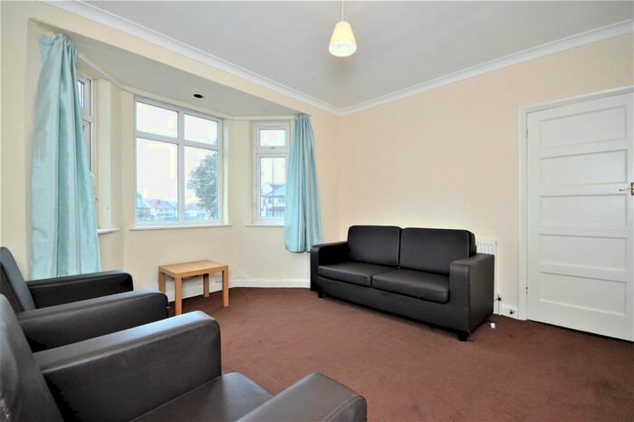 1 Bedroom Maisonette To Rent In North Circular Road, London, NW10