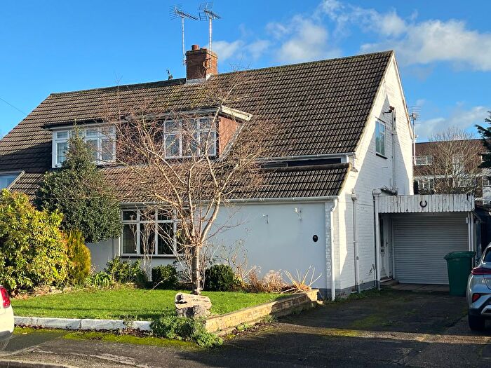 3 Bedroom Semi Detached House For Sale In St. Andrews Close, Shepperton, TW17