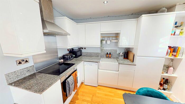 2 Bedroom Flat For Sale In Advent House, Manchester, M4