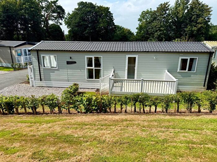 2 Bedroom Mobile/park Home For Sale In Dog Lane, Kelsall, Tarporley, CW6