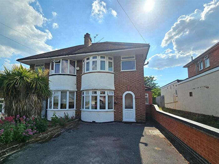 3 Bedroom Semi-Detached House For Sale In Wichnor Road, Solihull, B92
