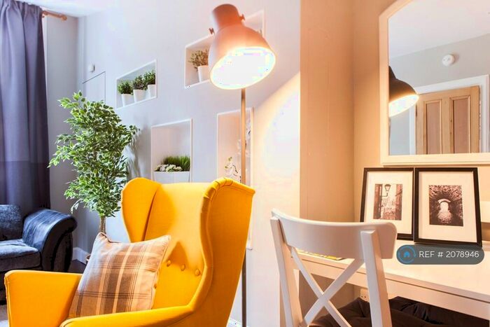 1 Bedroom Flat To Rent In Waverley Park, Edinburgh, EH8