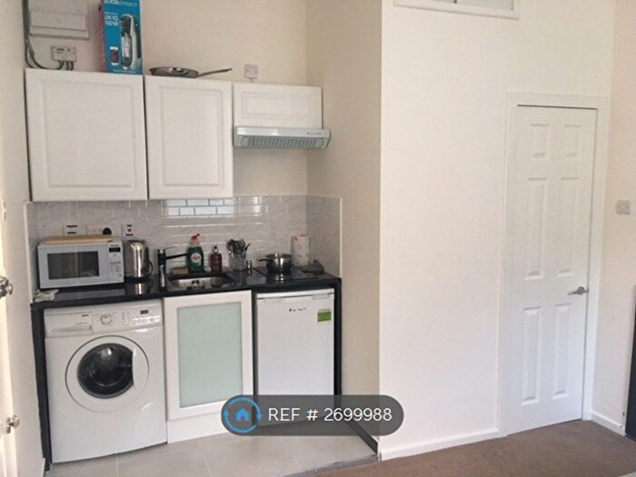 Studio To Rent In Lindore, Battersea, SW11