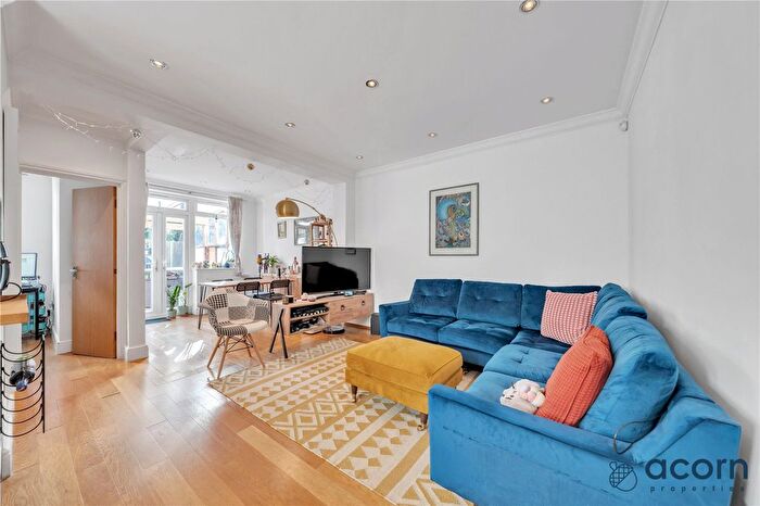 2 Bedroom Maisonette For Sale In Selborne Gardens, Hendon, London, NW4