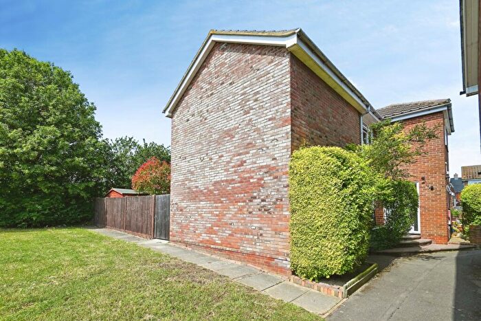4 Bedroom End Of Terrace House For Sale In Wall Close, Hoo, Rochester, Kent, ME3