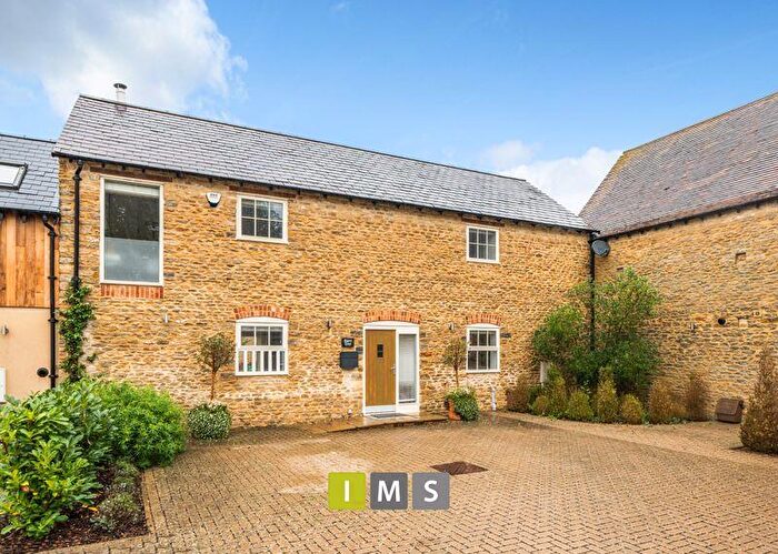 3 Bedroom Terraced House To Rent In Whitelands Farm, Bicester, OX26