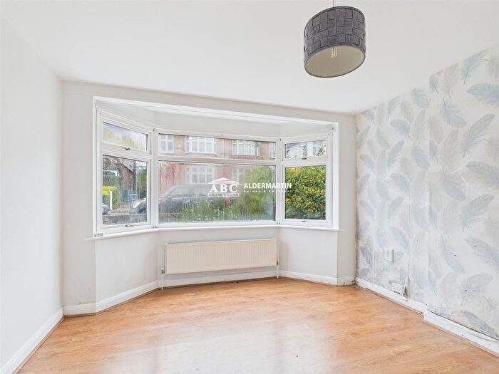 Property For Sale In Woodville Road, Barnet, EN5