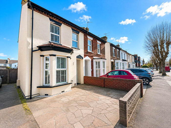 3 Bedroom Semi-Detached House For Sale In Princes Street, Southend-on-Sea, SS1