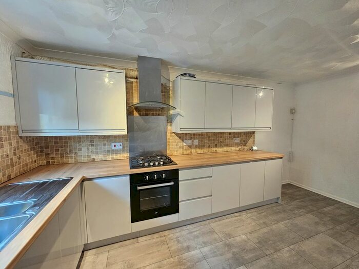3 Bedroom Property To Rent In Mercer Way, Romsey, SO51