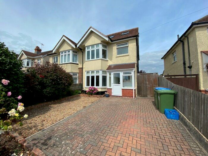 4 Bedroom Semi-Detached House To Rent In Treeside Road, Shirley, Southampton, SO15