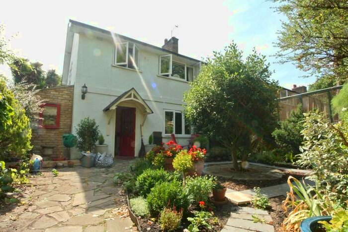 3 Bedroom End Of Terrace House To Rent In Mallory Close, Brockley SE4