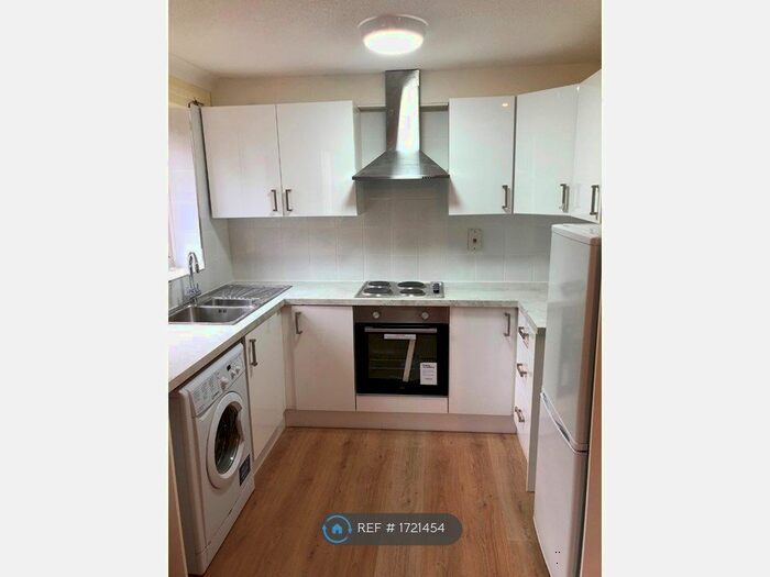 1 Bedroom Flat To Rent In Heath View, Salford, M7