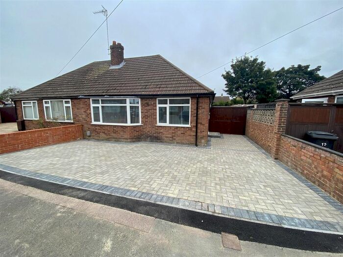 2 Bedroom Semi-Detached Bungalow To Rent In Canberra Gardens, Luton, LU3